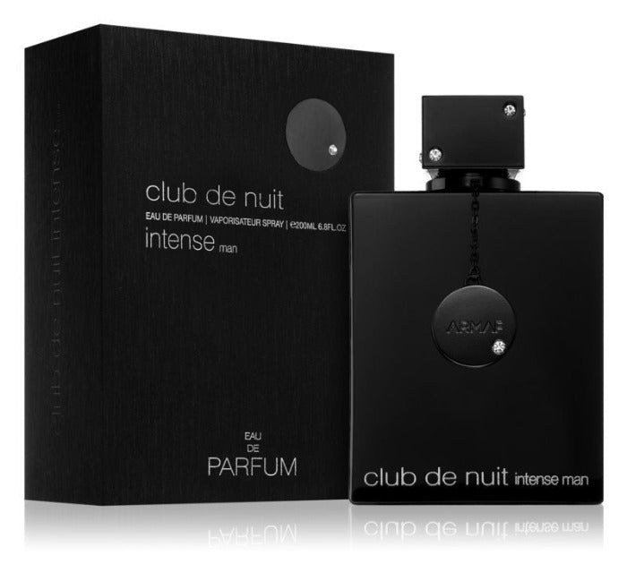 Armaf Club de Nuit Intense • Eau de parfum • 200 ml da uomo La testa fruttata consiste di ananas, bergamotto, mela, ribes nero e limone. Il cuore floreale profuma di gelsomino, betulla e rosa. La composizione si chiude con ambra grigia, vaniglia, muschio e patchouli.
