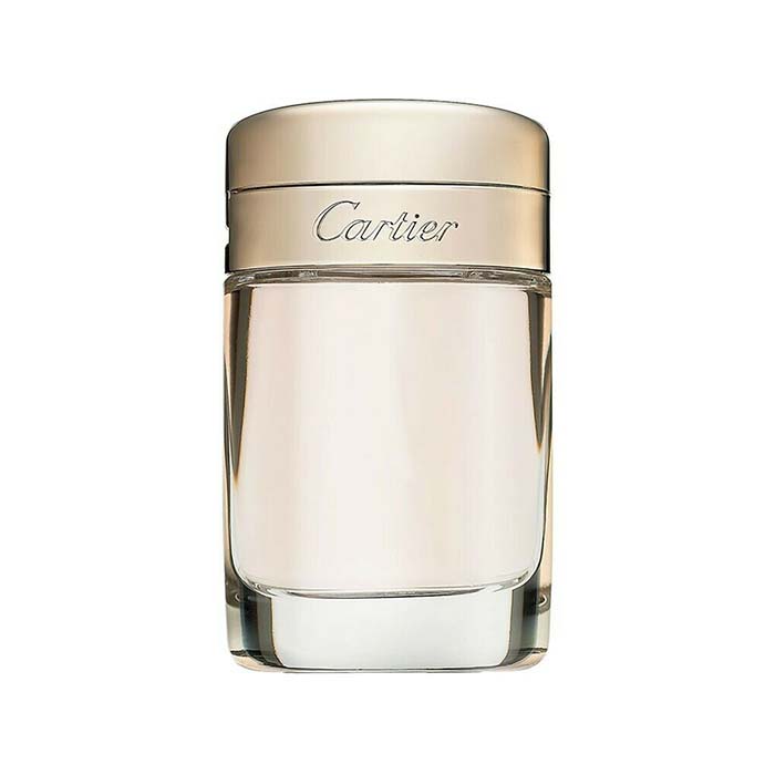 Avvolgi il tuo corpo in uno splendido velo di sensualità e distanze misteriose. L’eau de parfum da donna Cartier Baiser Volé è una fragranza accattivante con un accento sensuale di giglio profumato. È nascosta in un elegante flacone che decorerà il tuo bagno o toletta e renderà ogni giorno un’esperienza speciale.