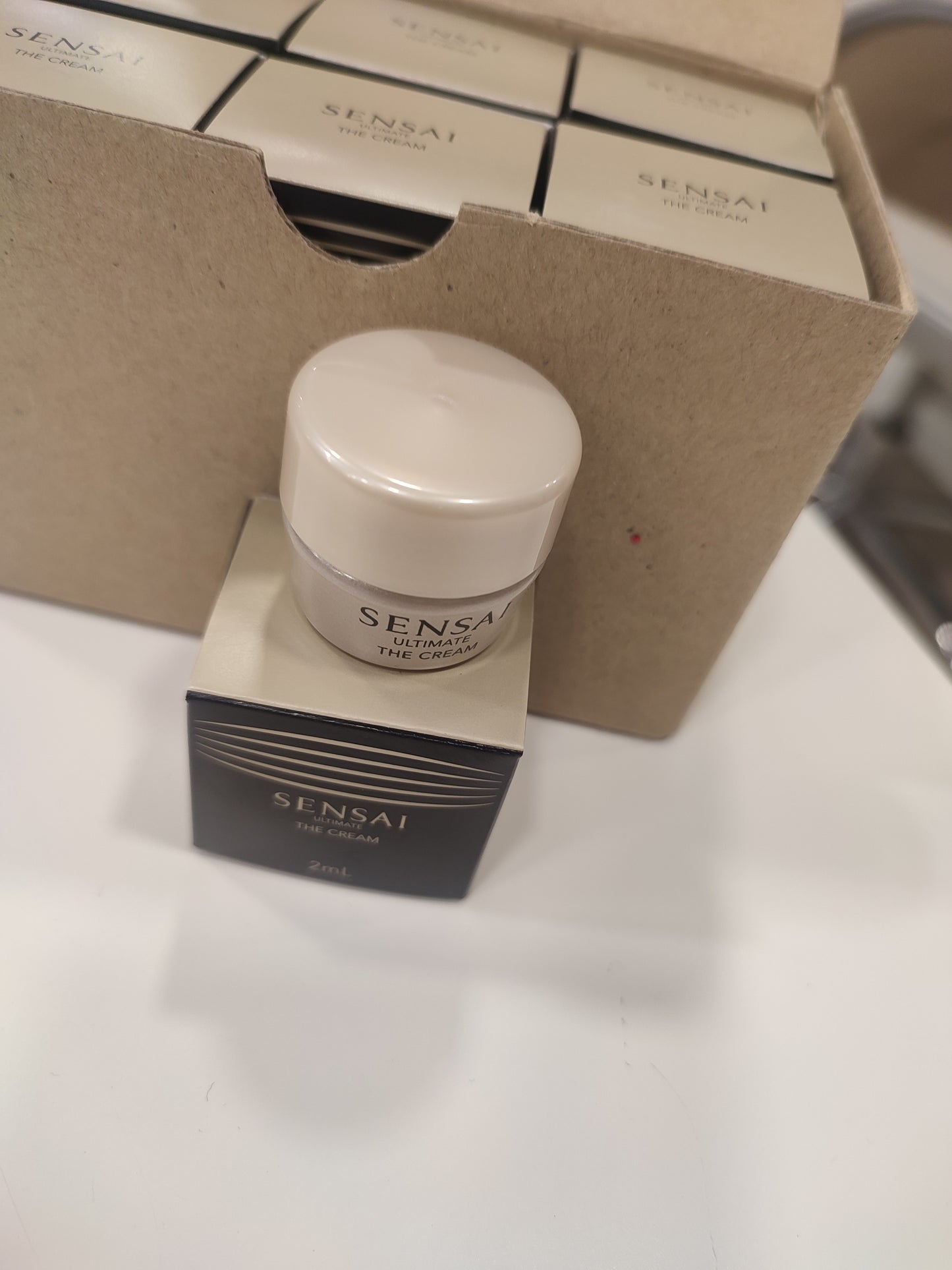 Sensai• Ultimate The Cream• 6 blister da 2 ml• Totale 12 ml