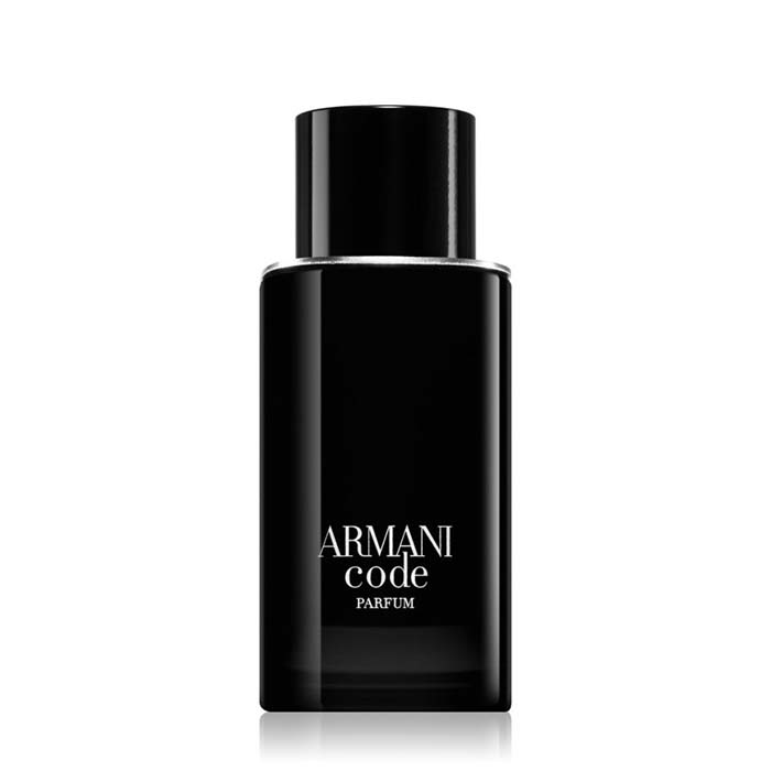 Il profumo da uomo Armani Code Le Parfum del 2022 si presenta in un flacone che si distingue dalla linea di profumi Armani Code.  Il design innovativo della boccetta si caratterizza non solo per l’aspetto elegante e le linee eleganti, ma anche perché il flacone può essere ricaricato – un passo in più verso lo sviluppo sostenibile.