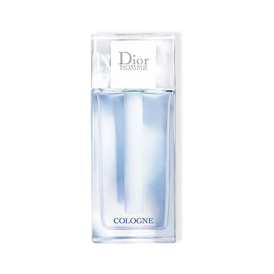 Dior Homme rivisita la sua Cologne intorno al fiore di pompelmo per ottenere una freschezza pura e radicale. Il suo sillage avvolgente possiede il fascino disinvolto e senza tempo di una camicia bianca. Uno stile che non lascia spazio all’ostentazione. L’eleganza della semplicità con un profumo delicato, soltanto per sé. Espressiva quanto un’Eau de Parfum e, al contempo, incredibilmente eterea,