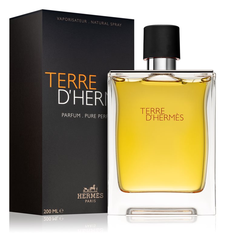 Il profumo da uomo Hermès Terre d’Hermès ha note forti, oscure e terrose, ma contiene anche qualcosa di delicato e nobile.  È adatto a qualsiasi uomo che non ha paura di cercare momenti speciali nella vita di tutti i giorni.  L’atmosfera che questo profumo crea intorno a chi lo usa è assolutamente irresistibile ed è sicuro che non lascerà indifferente nessuno.