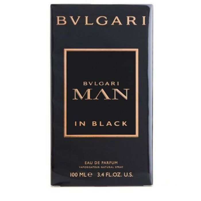 Bvlgari Man in Black Eau de Parfum per uomo All’inizio della composizione fragrante, i tuoi sensi saranno inebriati dall’aroma del rum e del tabacco di qualità. Poi toccherà al profumo maschile del cuoio, al sensuale profumo floreale della tuberosa e alle note dolciastre dell’iride. Il fondo è appannaggio delle esotiche fave di tonka, del caldo legno di guaiaco e del benzoino.